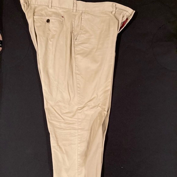 Tommy Hilfiger flat front khakis 44x32 - Picture 2 of 3